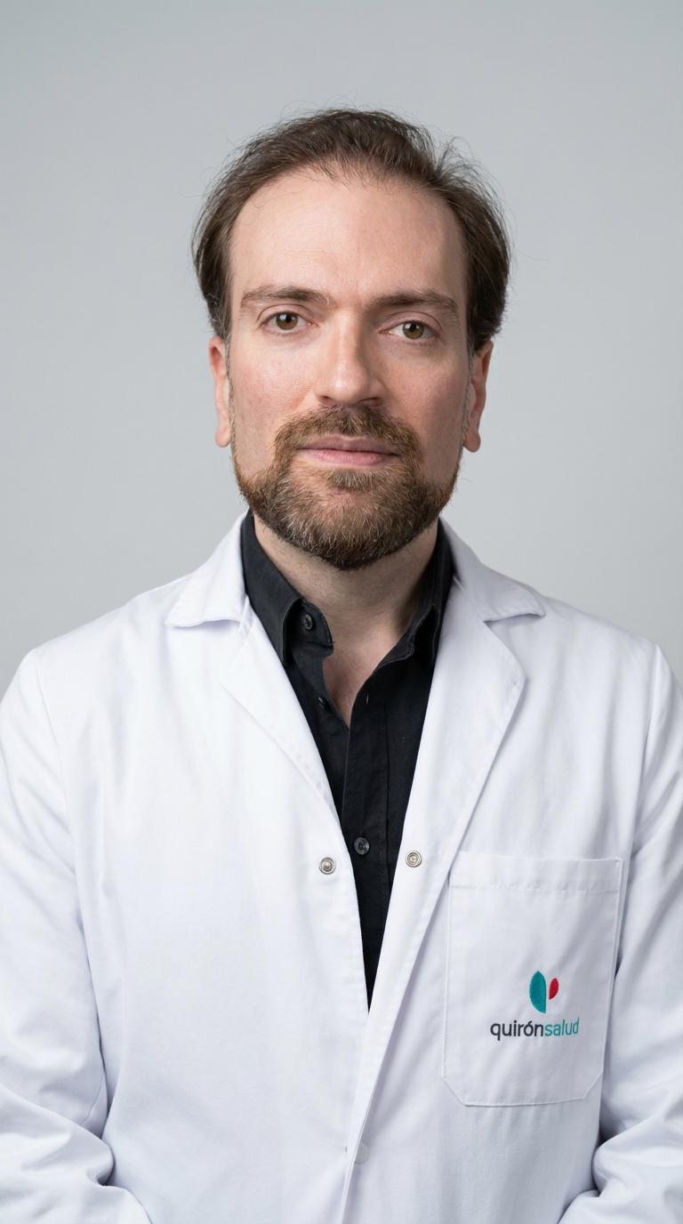 Professional portrait of Dr Bruce Dos Santos